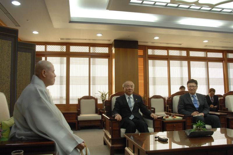 2011.10.18_류우익 통일부장관